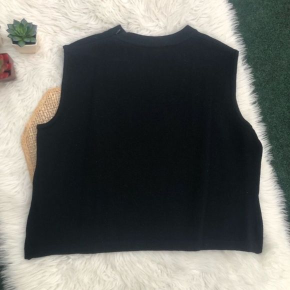 St. John Basics Shoulder Zip Sleeveless Top - Picture 9 of 15